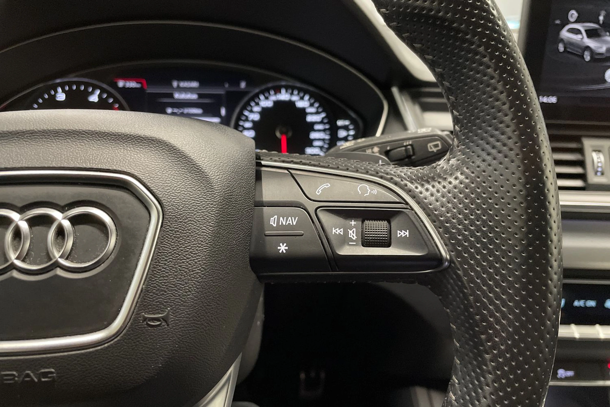 Musta Audi Q5 2018 kuva 21.