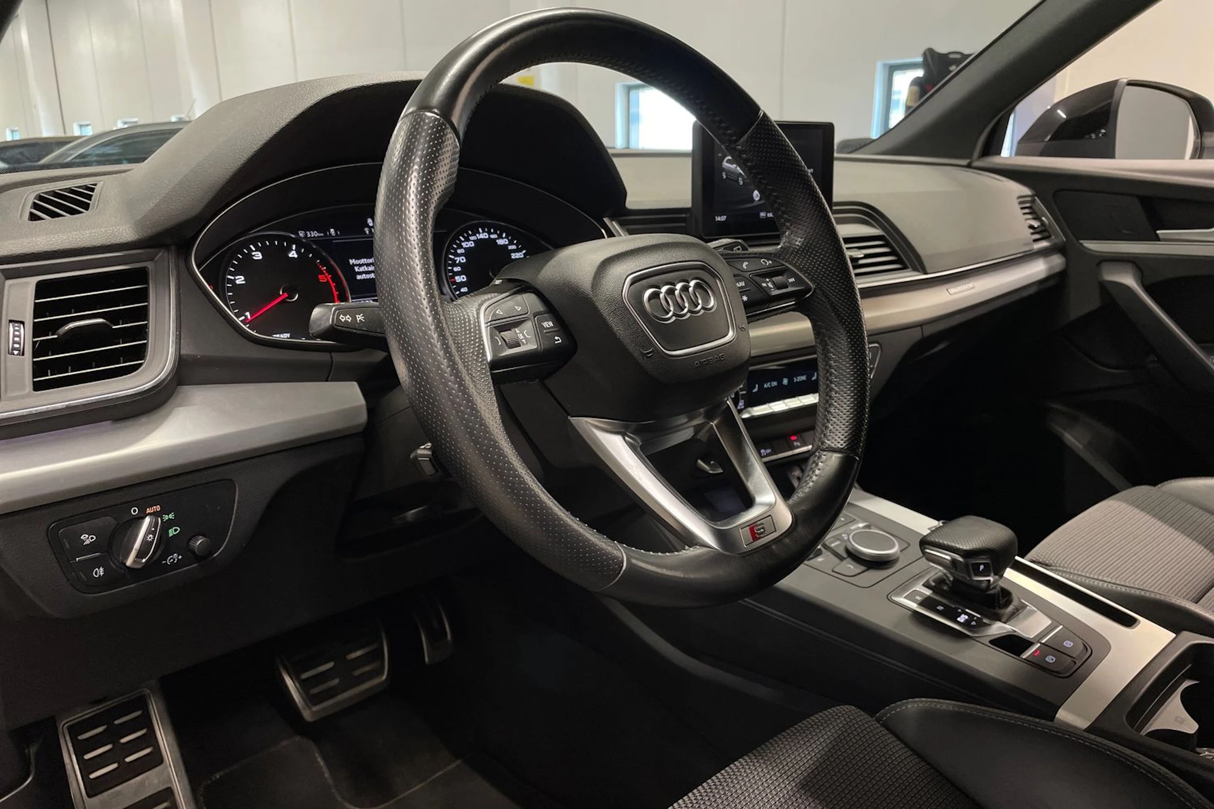 Musta Audi Q5 2018 kuva 23.