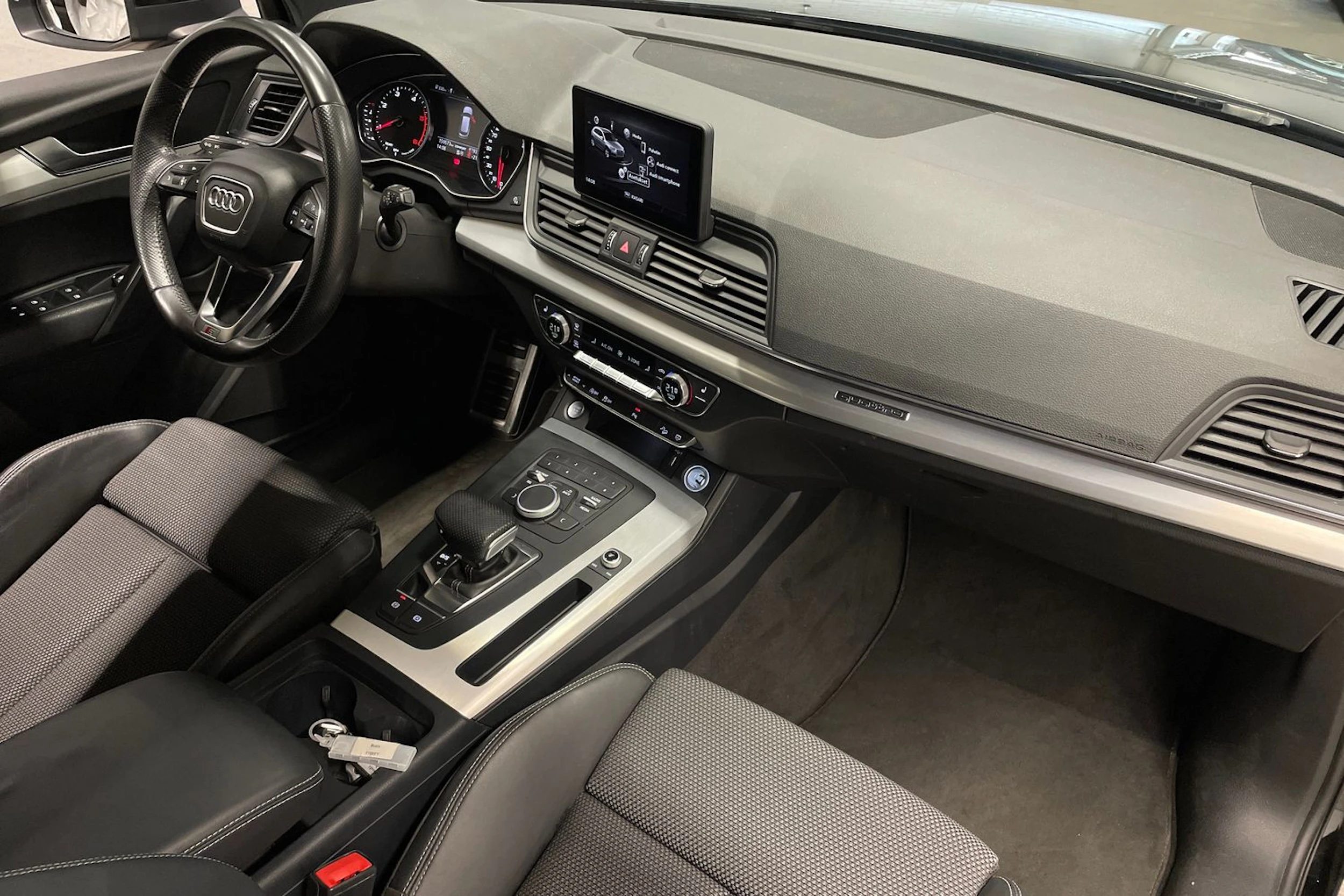 Musta Audi Q5 2018 kuva 25.