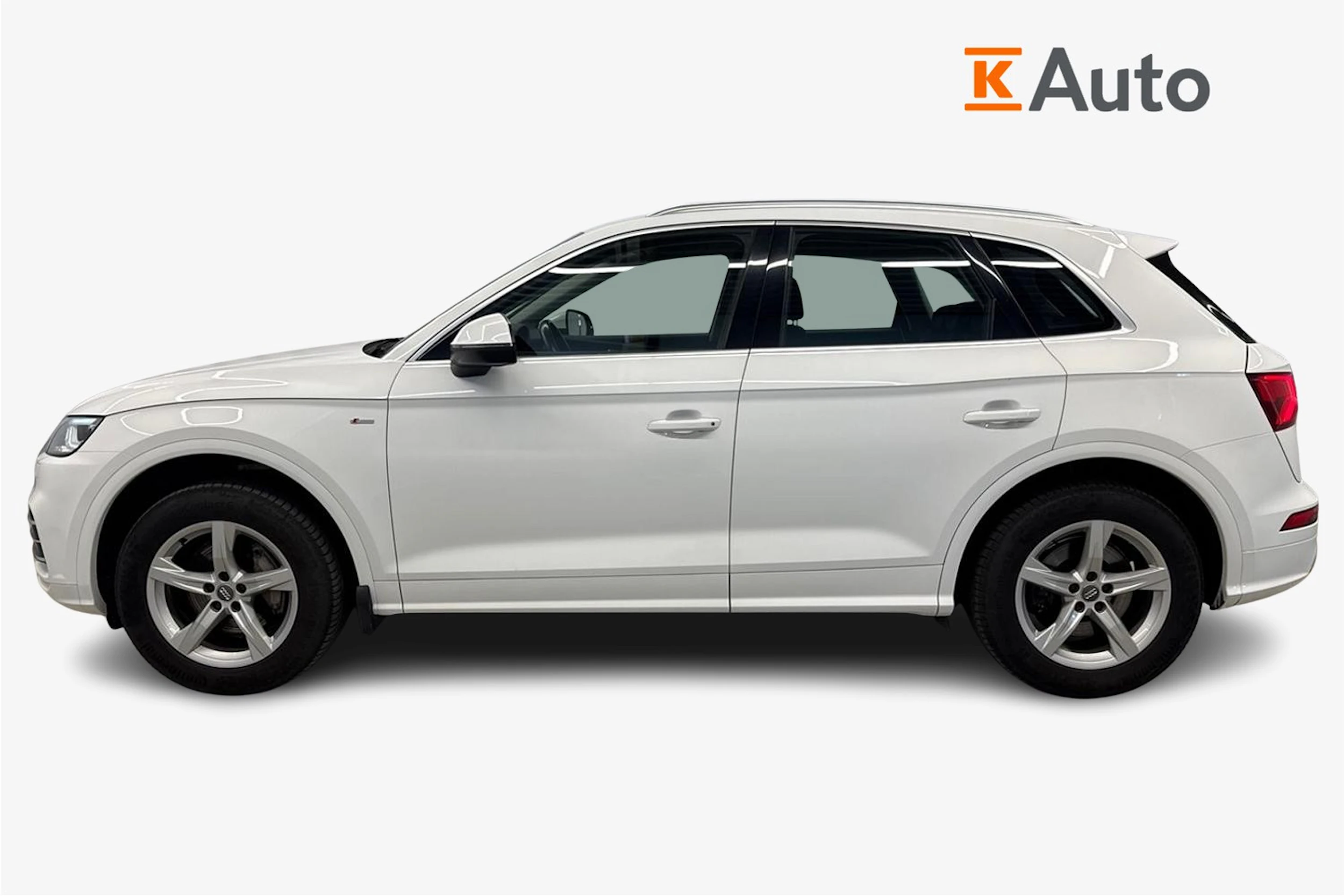 valkoinen Audi Q5 2018 kuva 5.