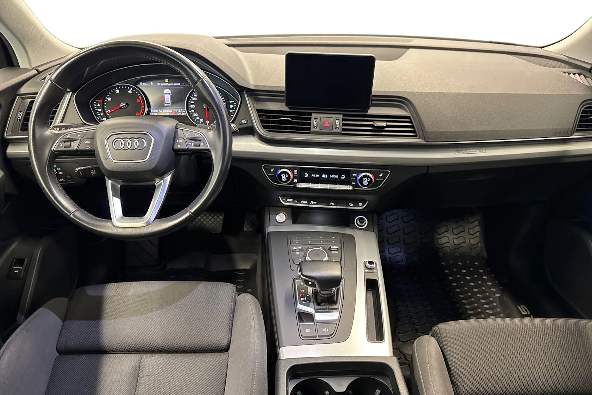 valkoinen Audi Q5 2018 kuva 7.