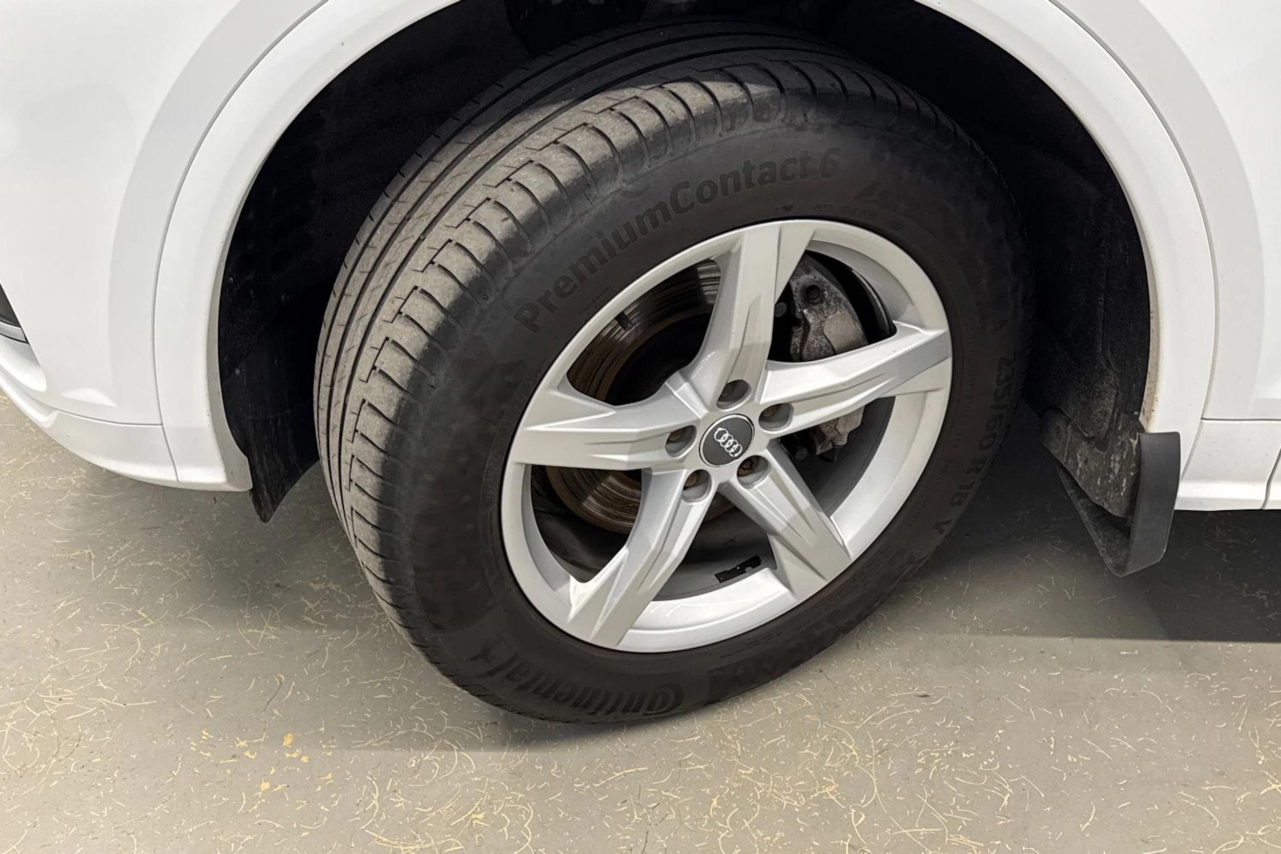 valkoinen Audi Q5 2018 kuva 10.