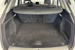 valkoinen Audi Q5 2018 kuva 13.