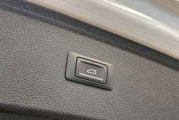 valkoinen Audi Q5 2018 kuva 15.