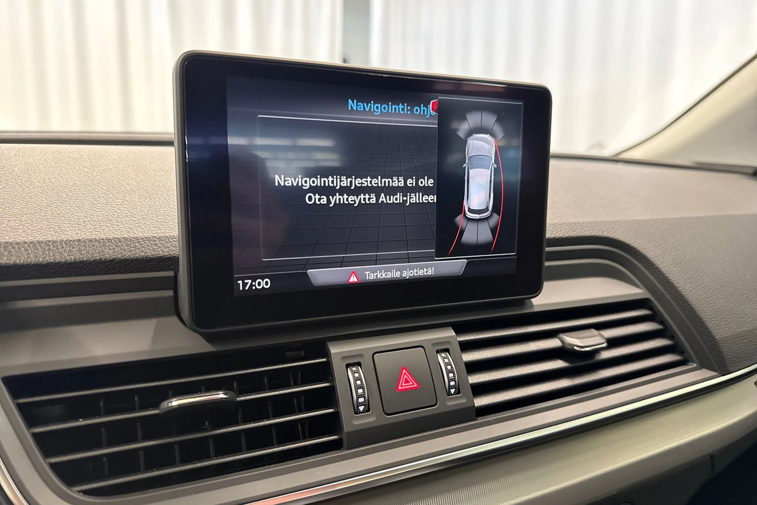 valkoinen Audi Q5 2018 kuva 18.