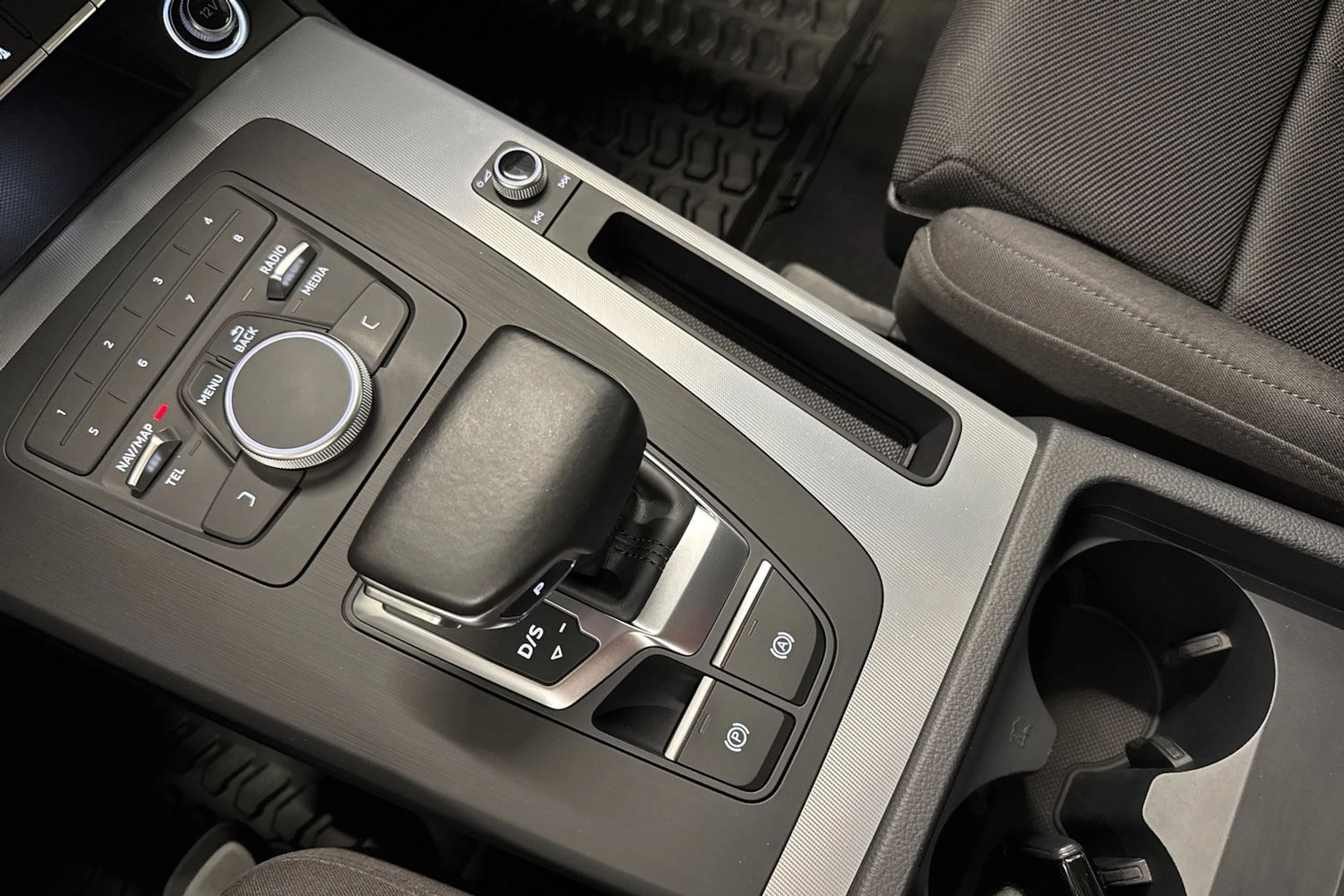 valkoinen Audi Q5 2018 kuva 20.