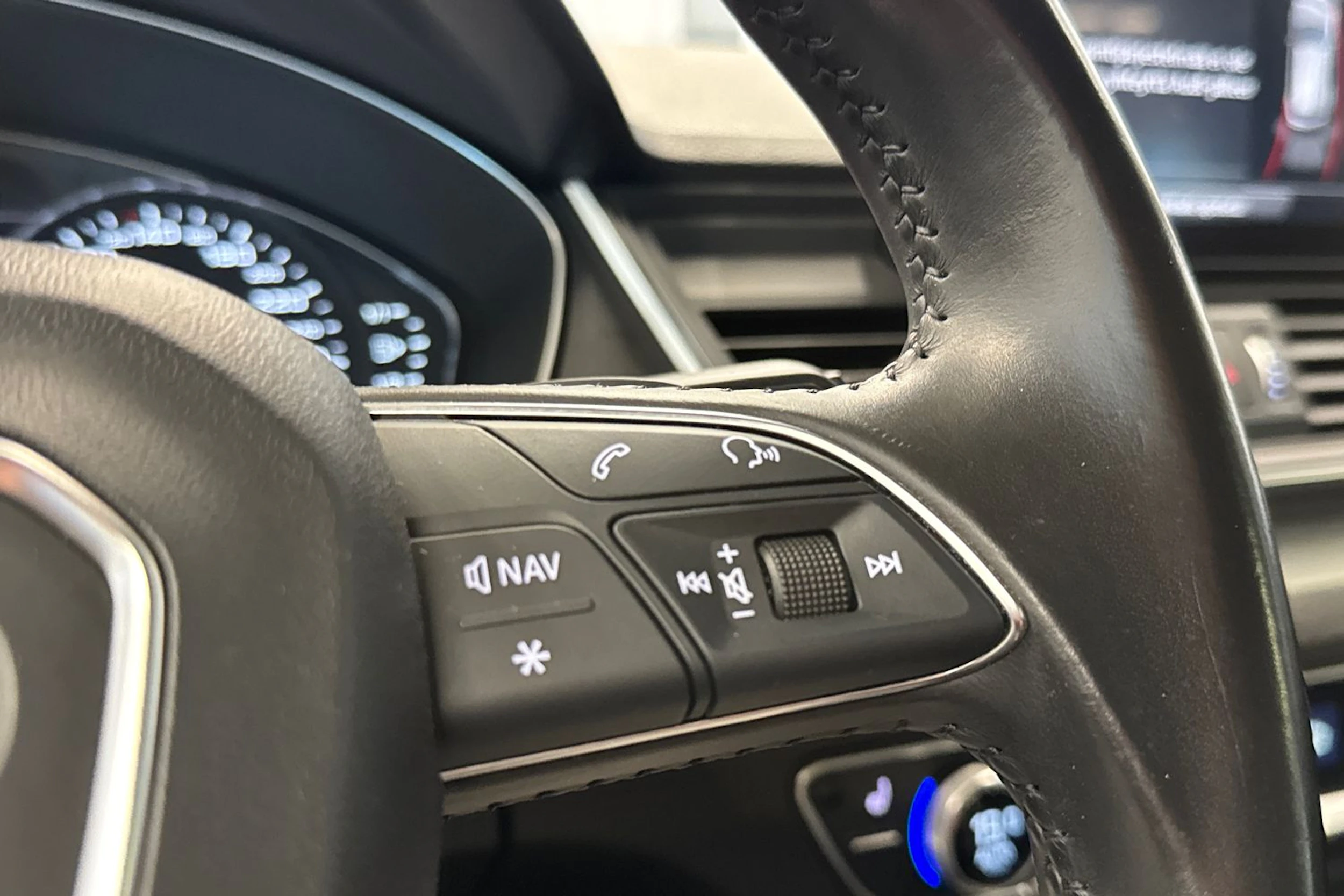 valkoinen Audi Q5 2018 kuva 22.