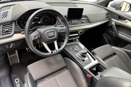 harmaa Audi Q5 2018 kuva 8.