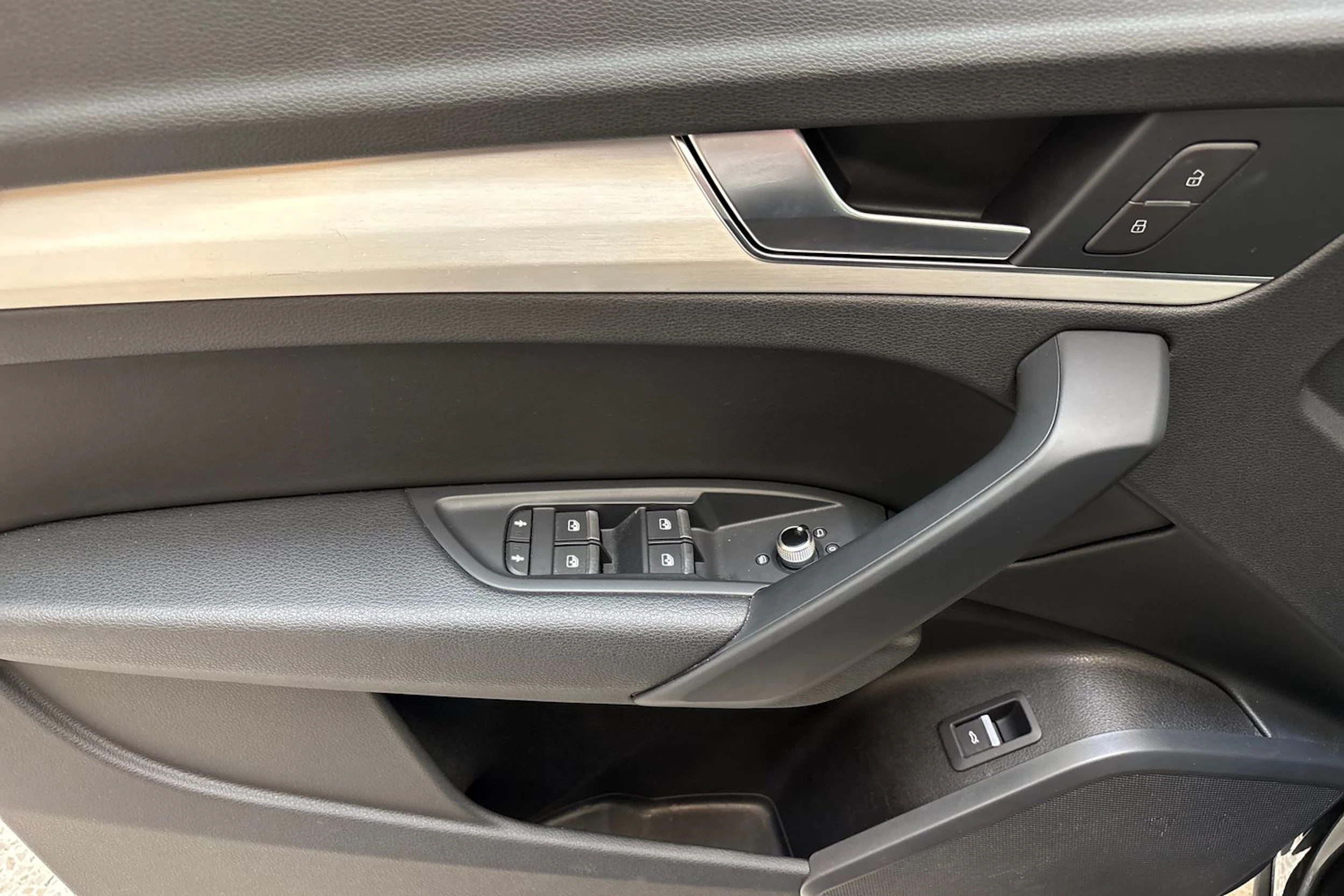 harmaa Audi Q5 2018 kuva 18.