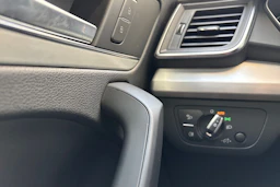 harmaa Audi Q5 2018 kuva 19.