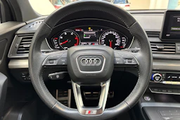 harmaa Audi Q5 2018 kuva 21.