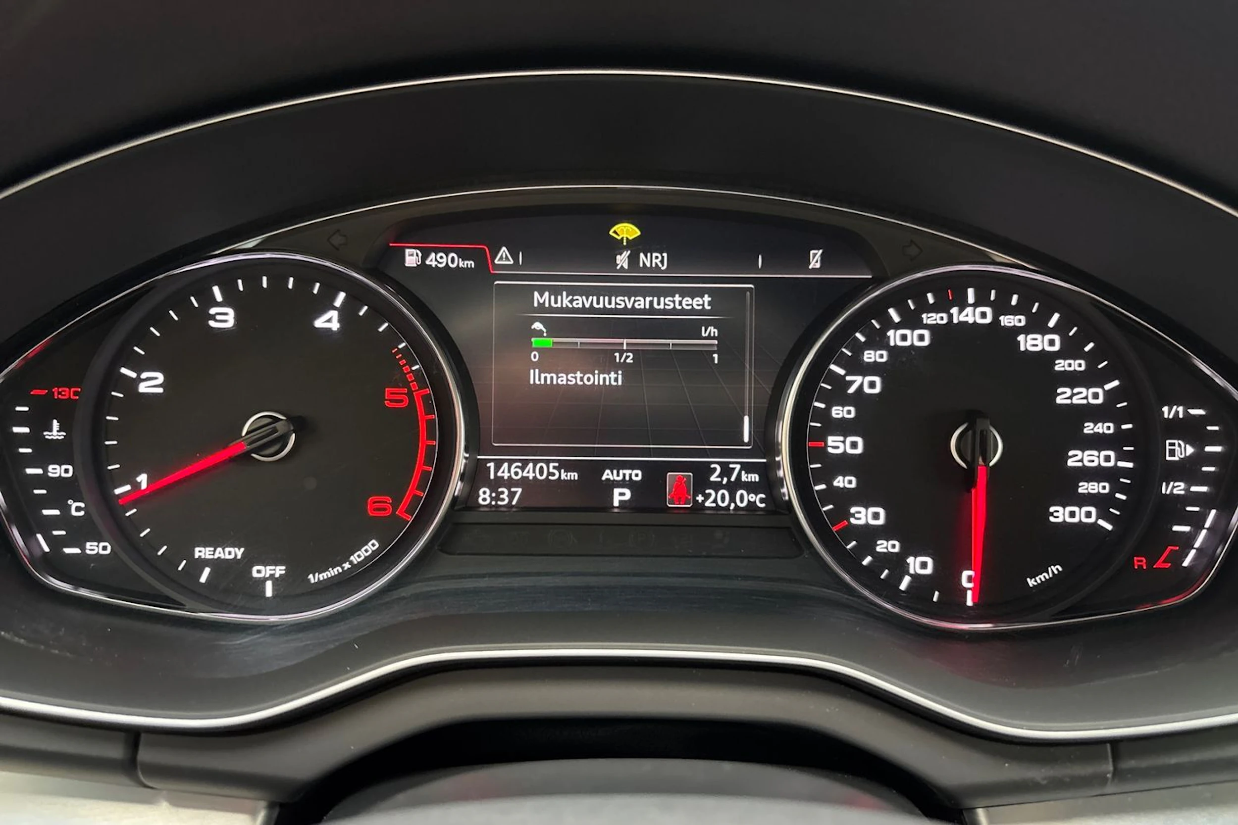 harmaa Audi Q5 2018 kuva 22.
