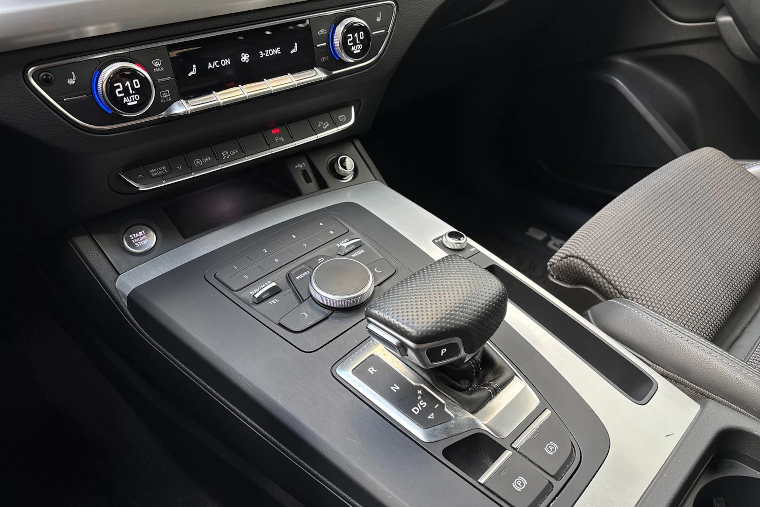 harmaa Audi Q5 2018 kuva 24.