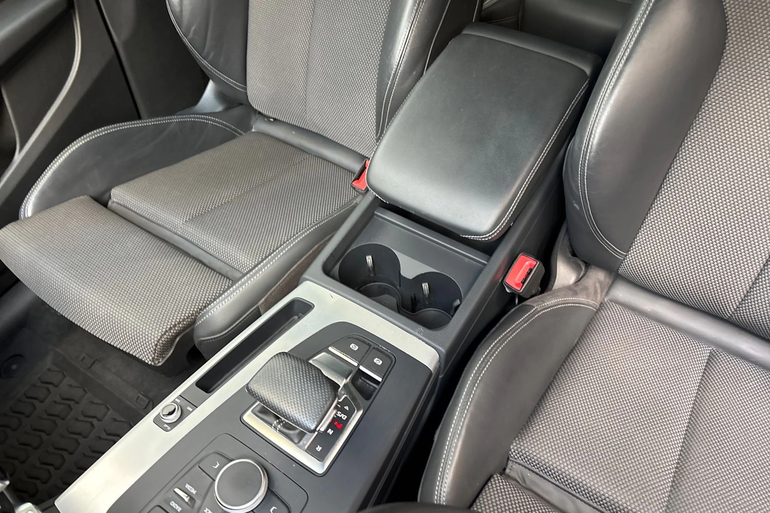 harmaa Audi Q5 2018 kuva 25.