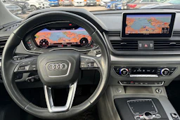 valkoinen Audi Q5 2018 kuva 4.