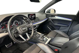 harmaa Audi Q5 2018 kuva 6.