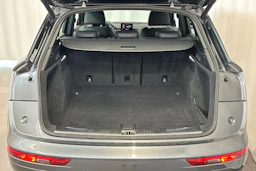harmaa Audi Q5 2018 kuva 13.