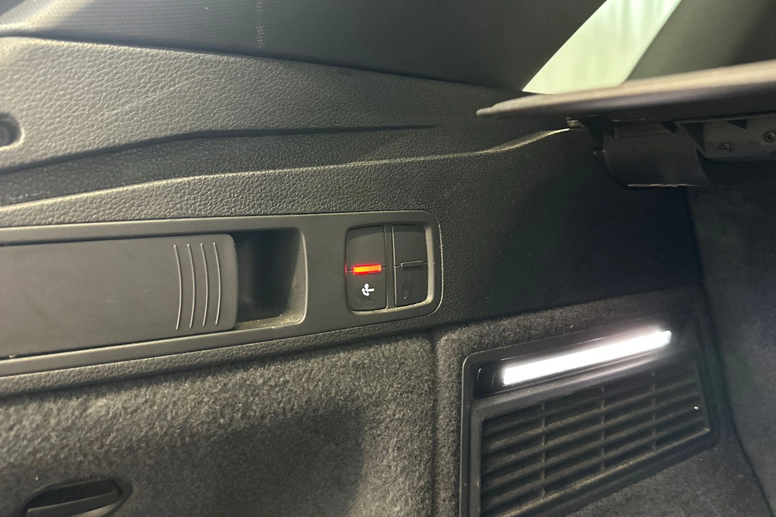 harmaa Audi Q5 2018 kuva 15.
