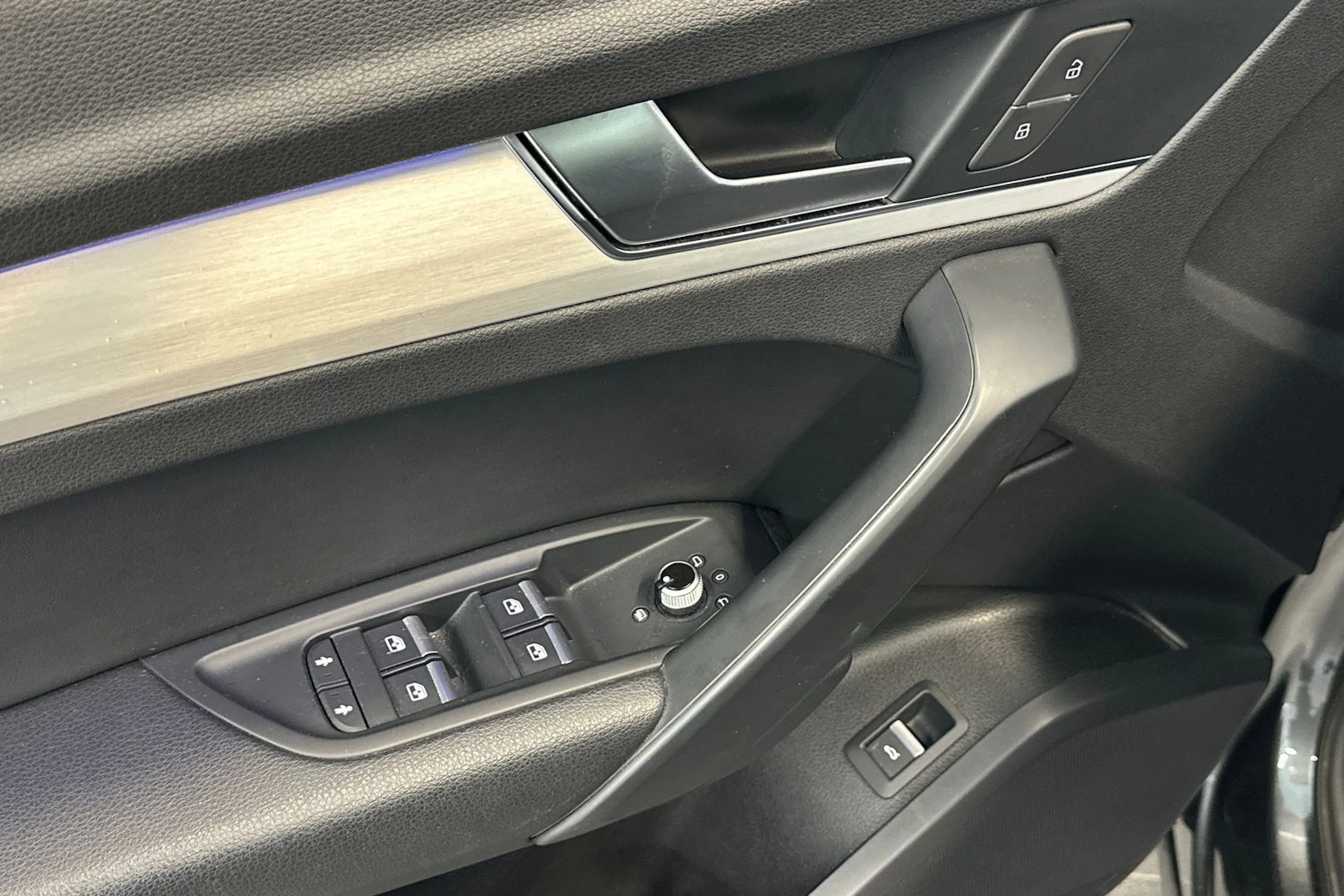 harmaa Audi Q5 2018 kuva 17.