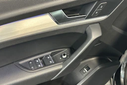 harmaa Audi Q5 2018 kuva 17.