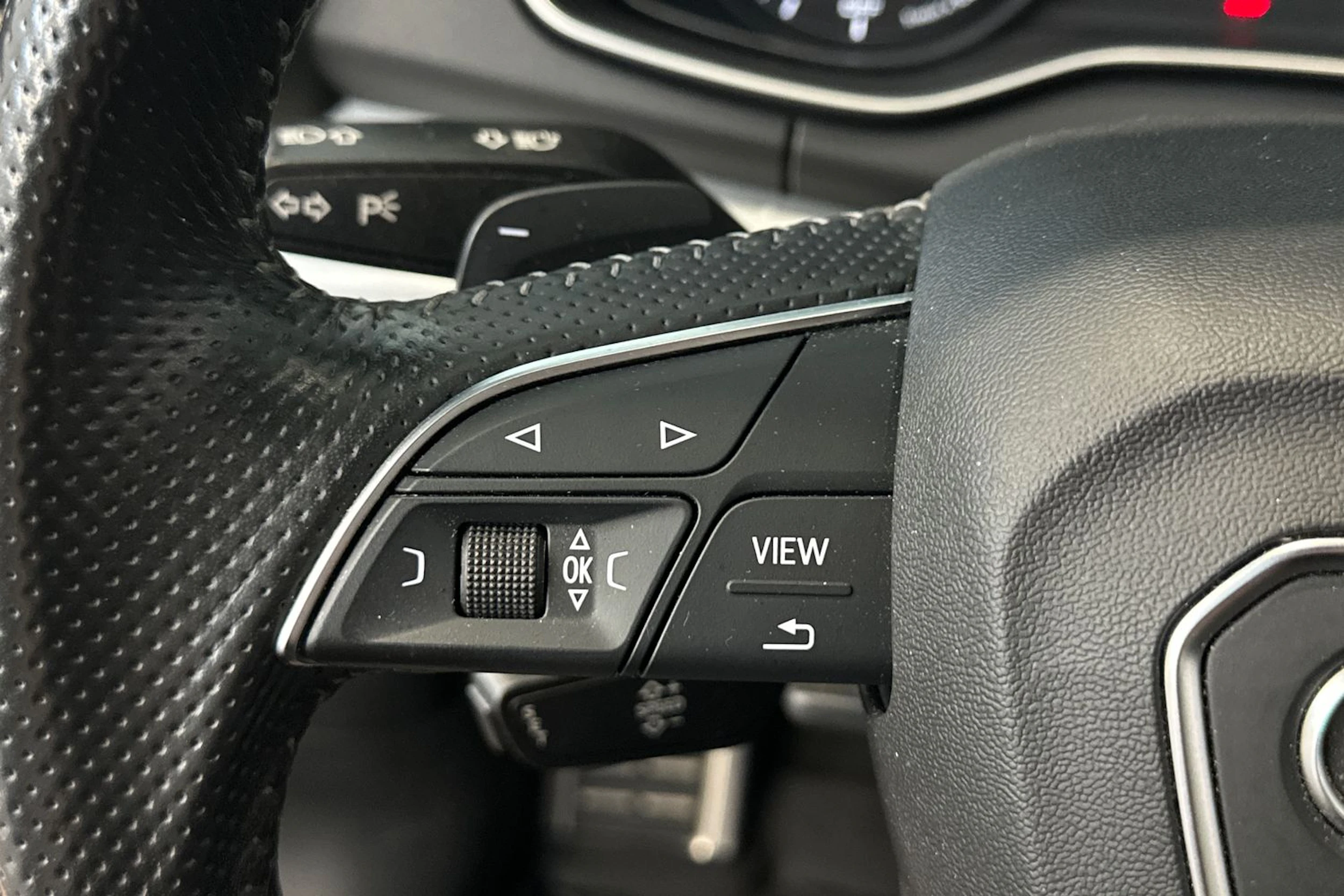 harmaa Audi Q5 2018 kuva 19.