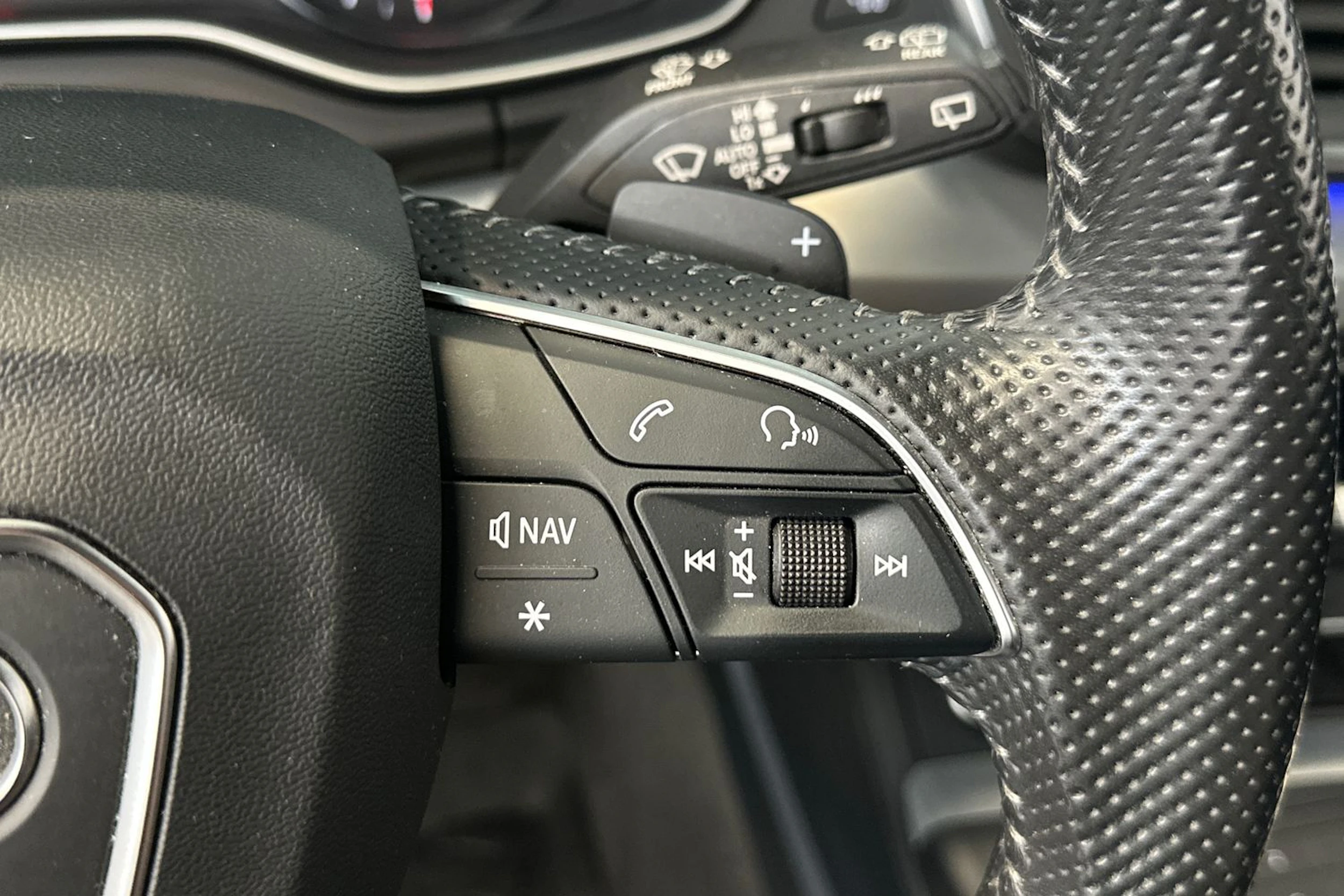 harmaa Audi Q5 2018 kuva 20.