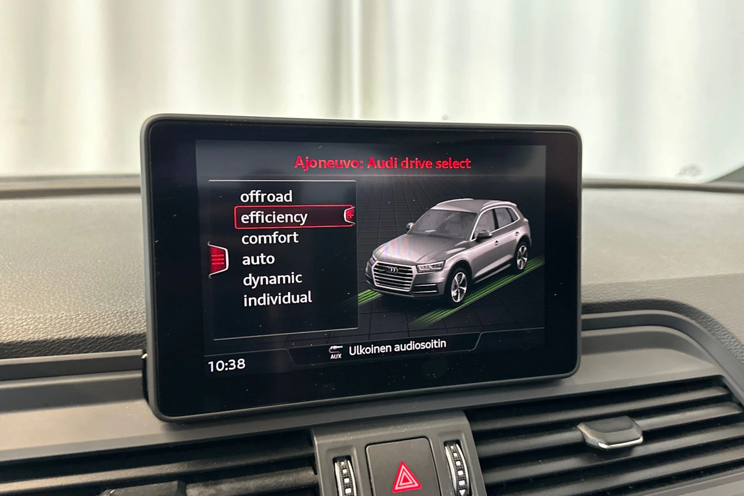 harmaa Audi Q5 2018 kuva 28.