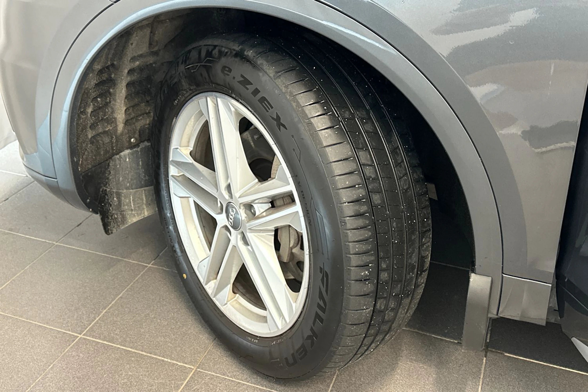 harmaa Audi Q5 2018 kuva 31.