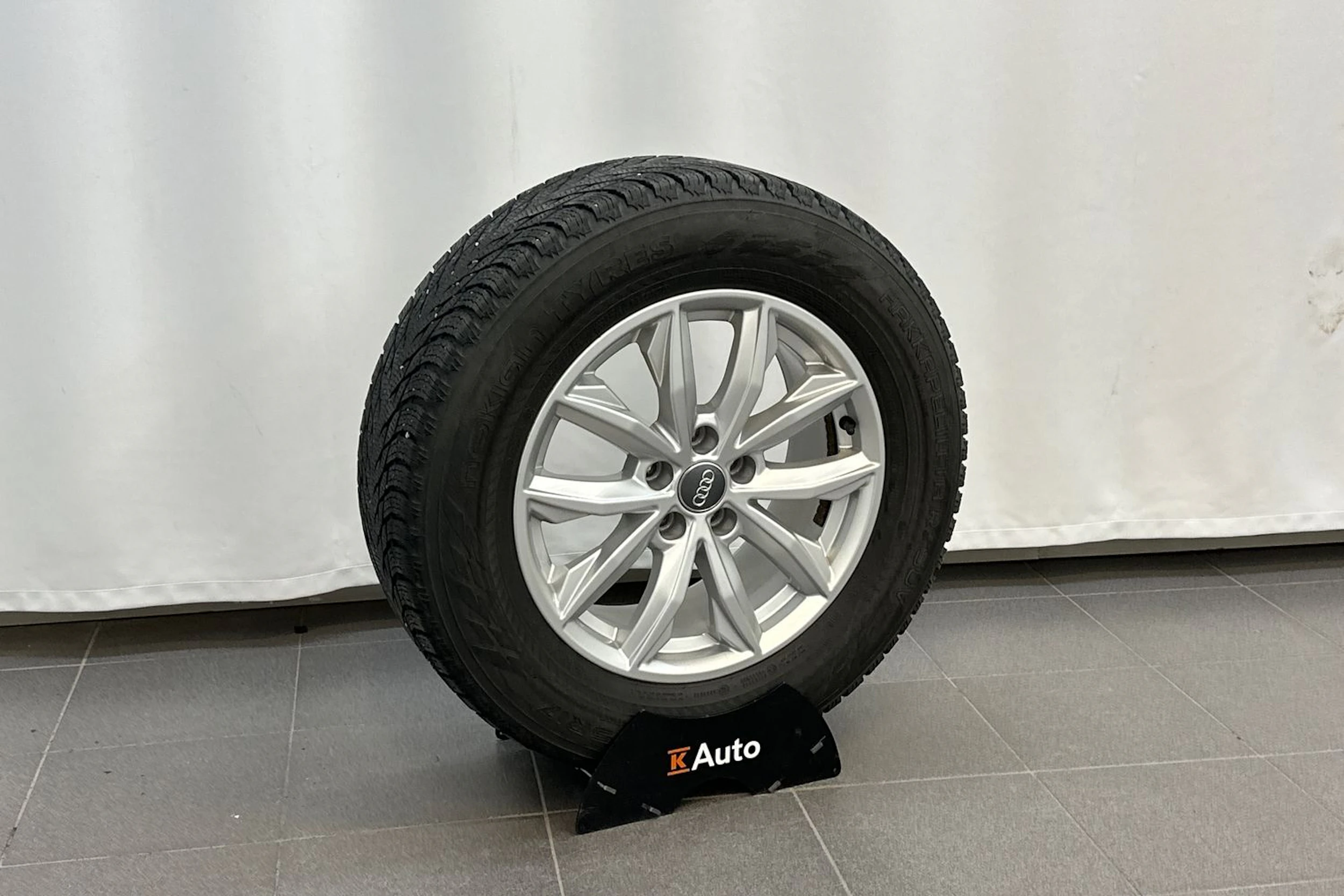 harmaa Audi Q5 2018 kuva 32.