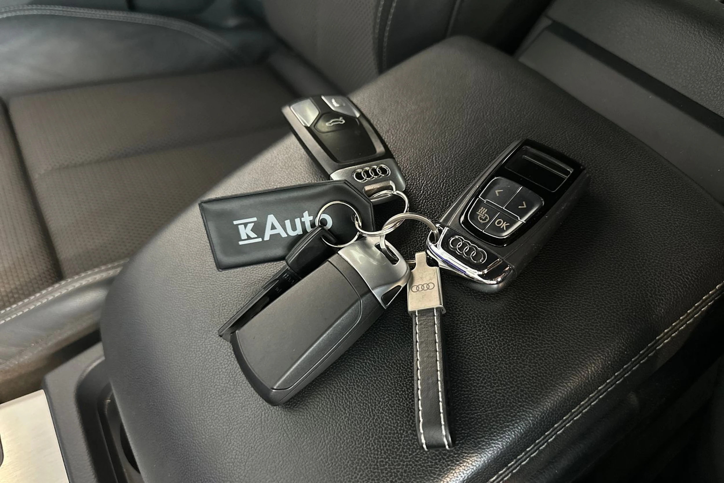 harmaa Audi Q5 2018 kuva 34.