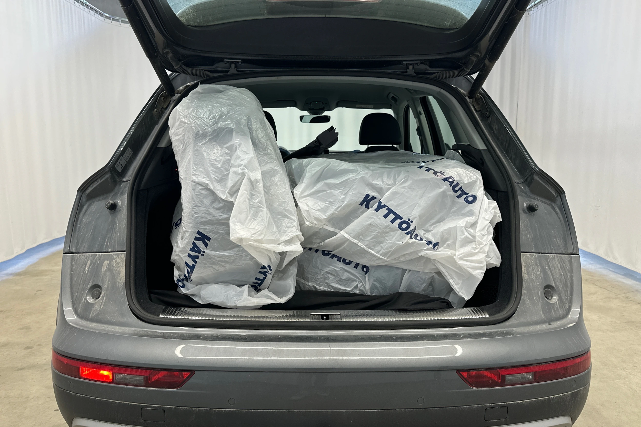 harmaa Audi Q5 2019 kuva 4.