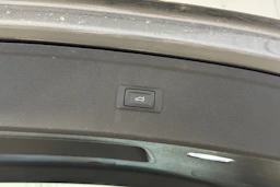 harmaa Audi Q5 2019 kuva 5.