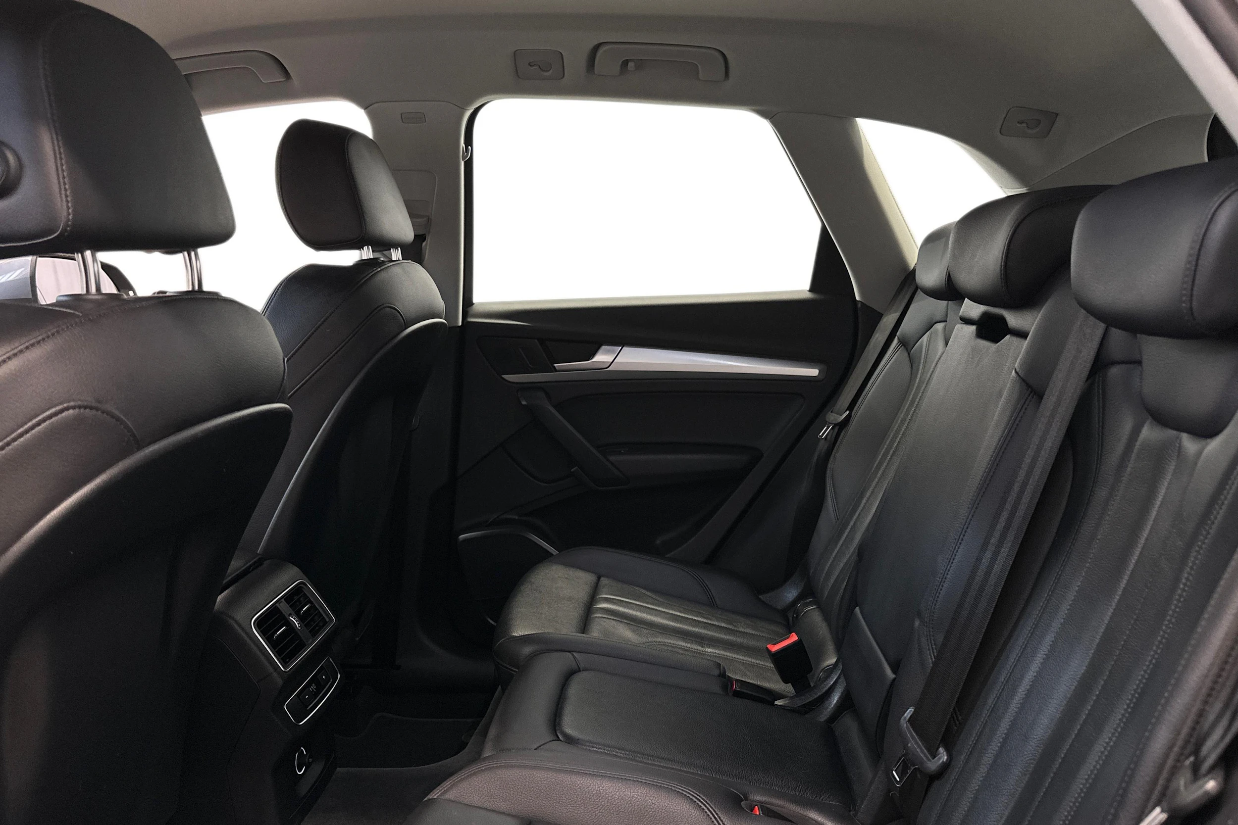 harmaa Audi Q5 2019 kuva 8.