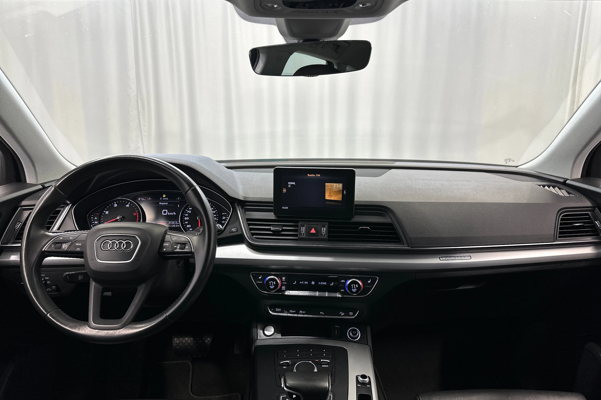 harmaa Audi Q5 2019 kuva 11.