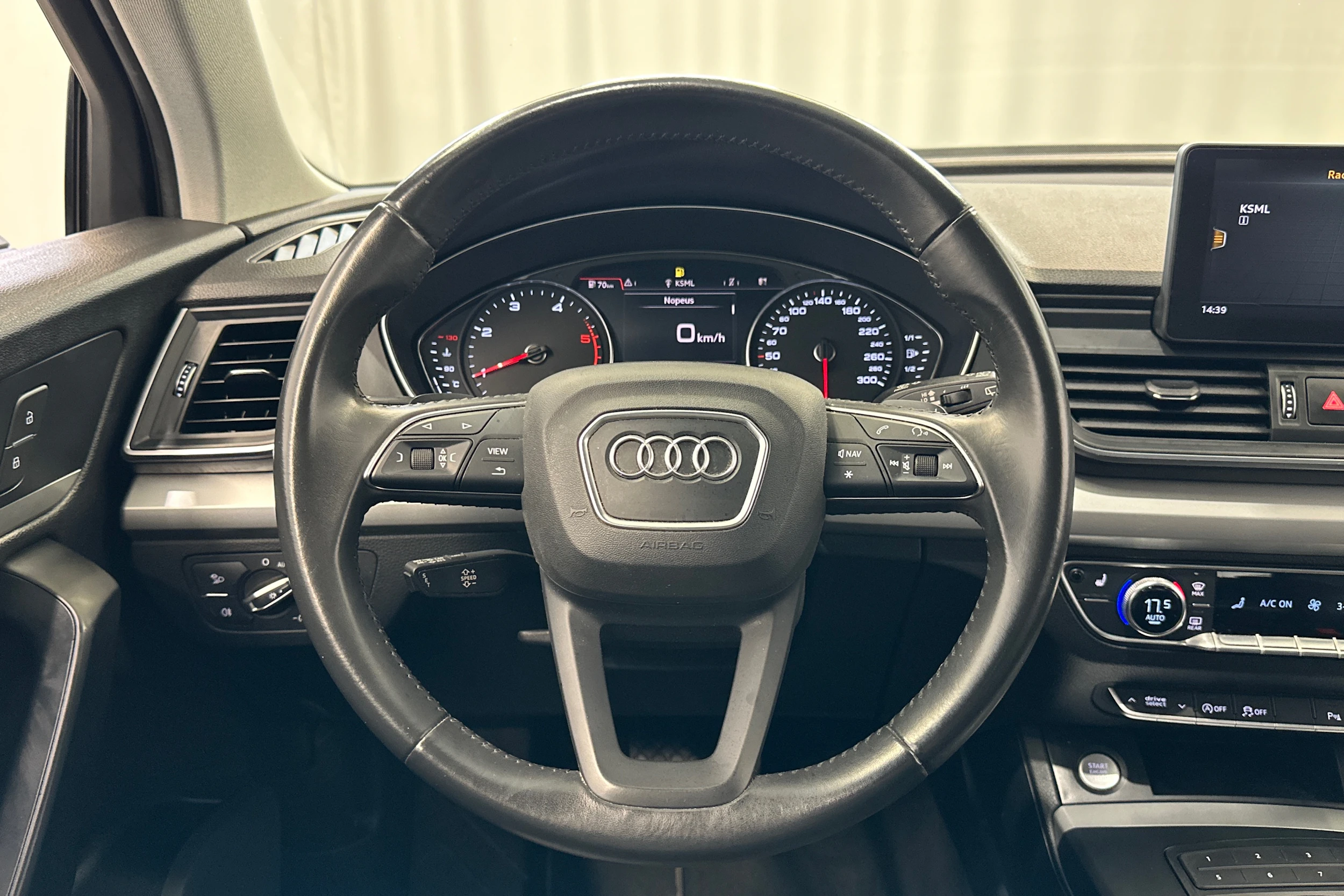 harmaa Audi Q5 2019 kuva 12.