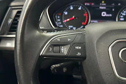 harmaa Audi Q5 2019 kuva 13.