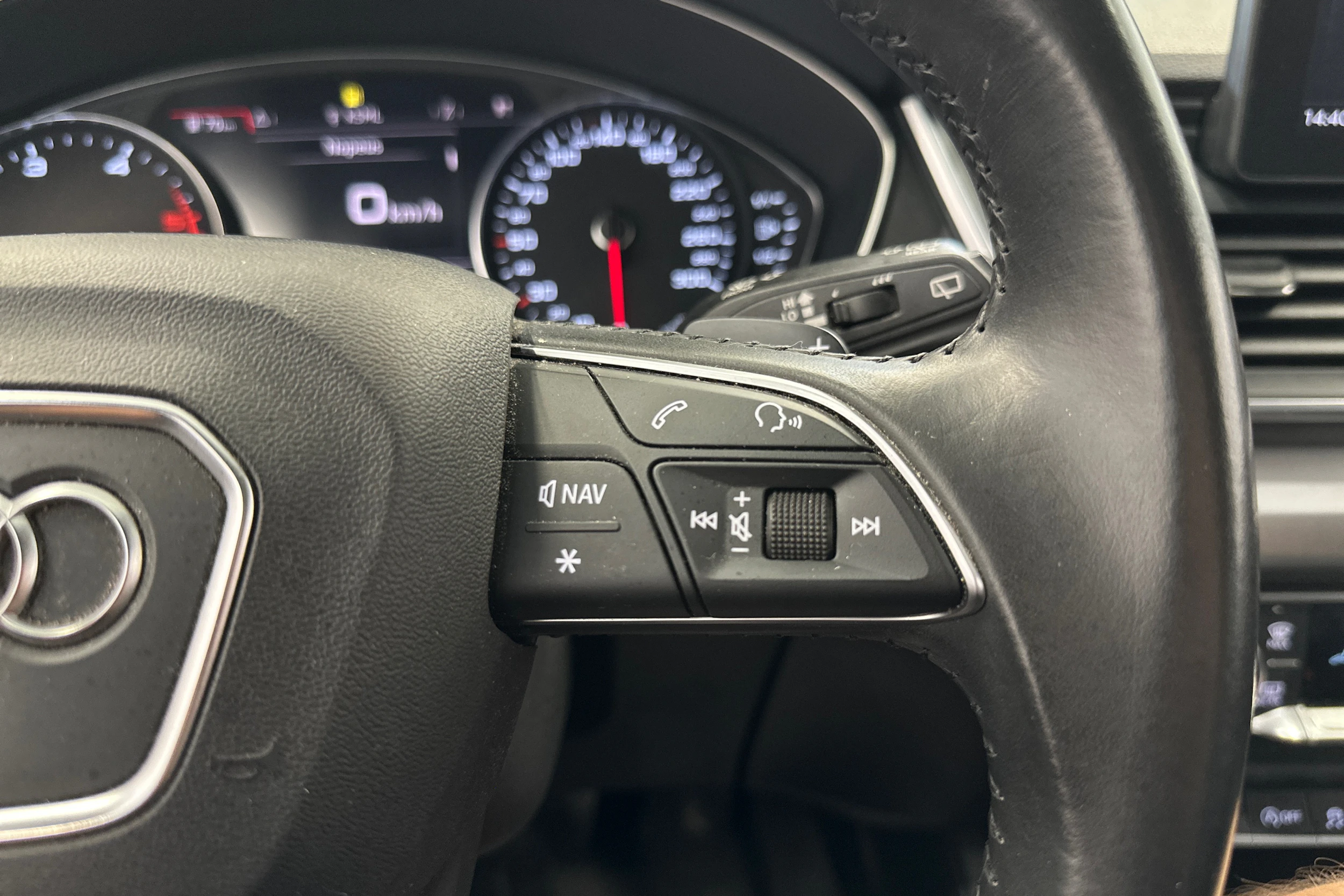 harmaa Audi Q5 2019 kuva 14.