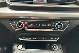 harmaa Audi Q5 2019 kuva 16.