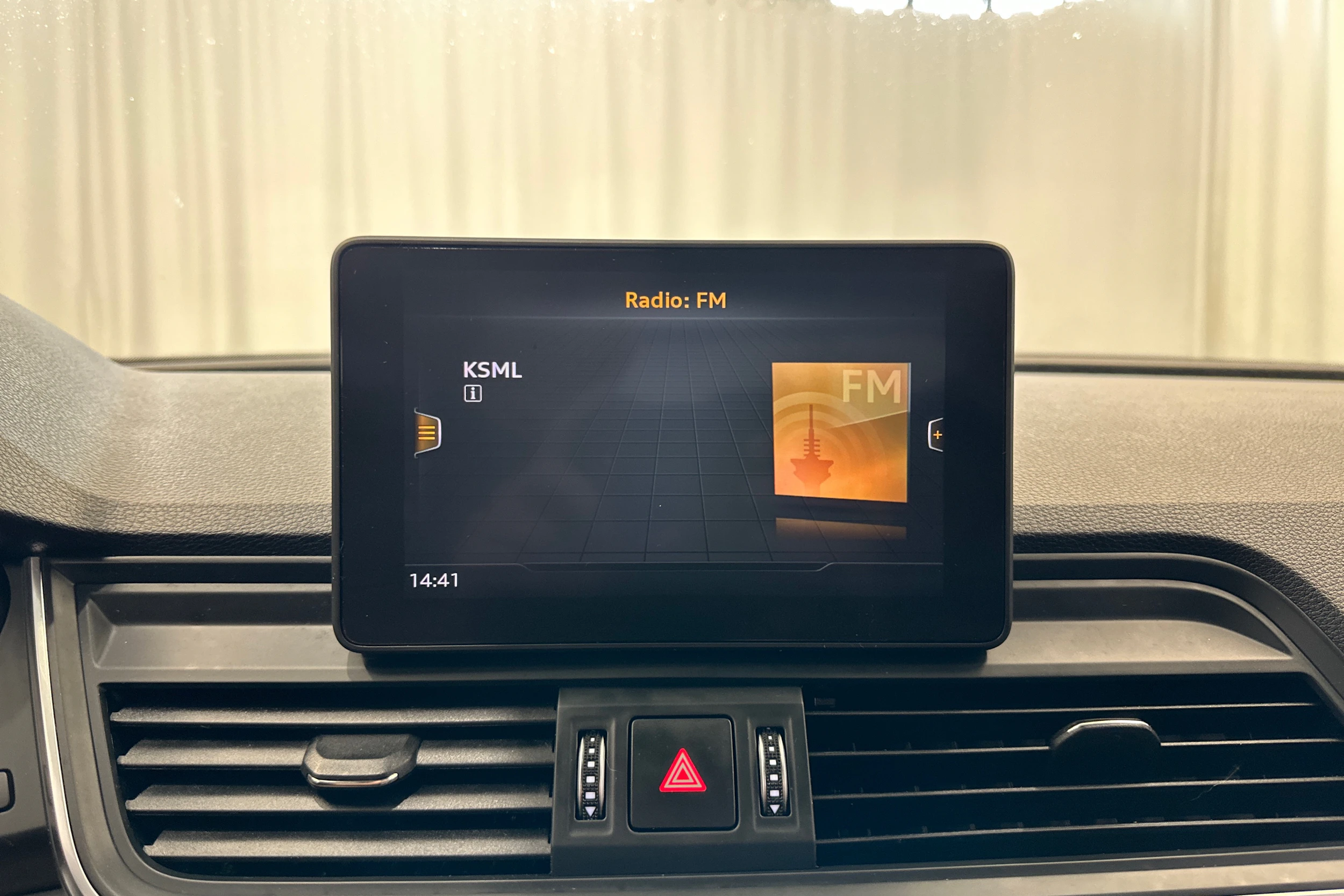 harmaa Audi Q5 2019 kuva 17.