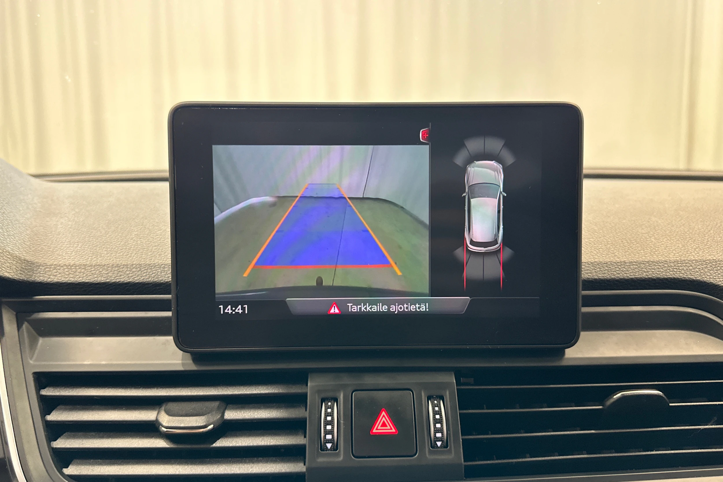 harmaa Audi Q5 2019 kuva 19.