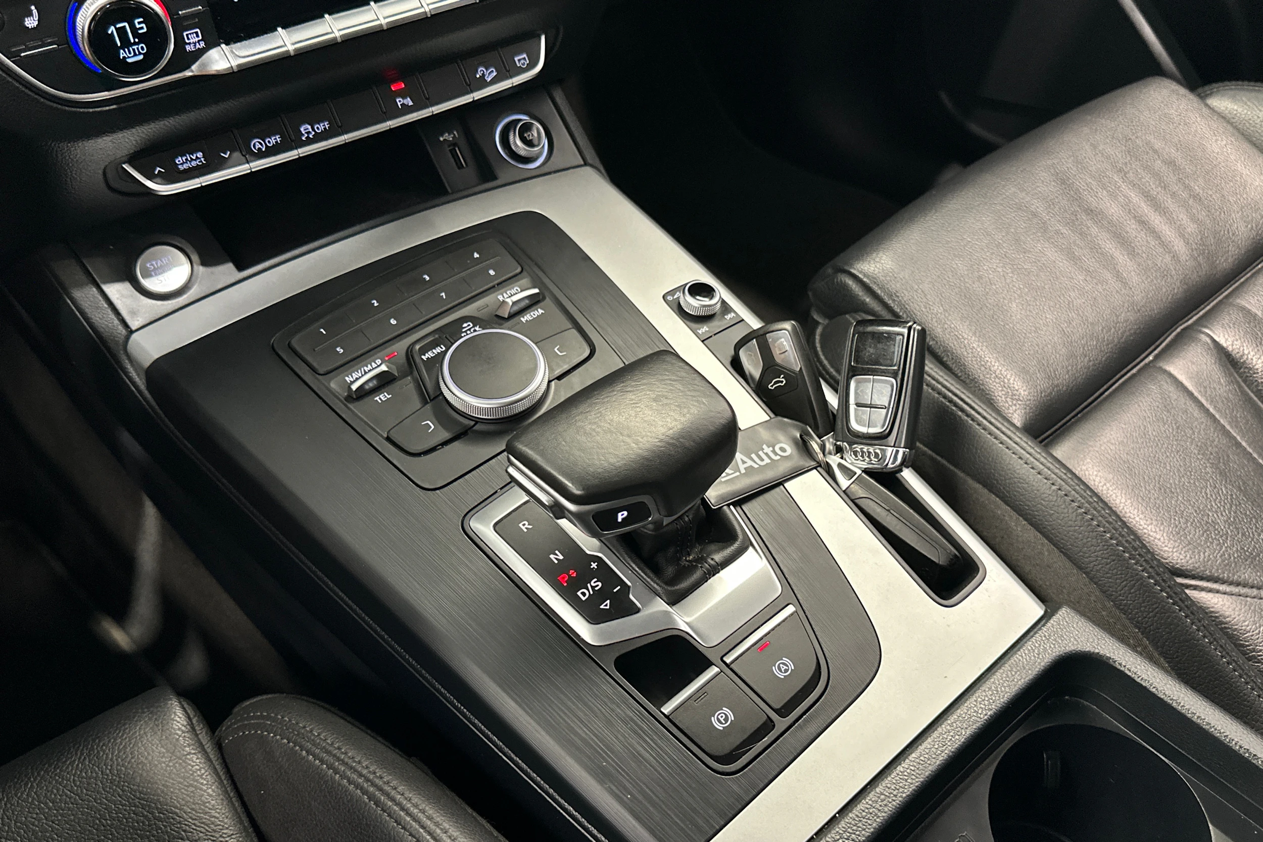 harmaa Audi Q5 2019 kuva 20.