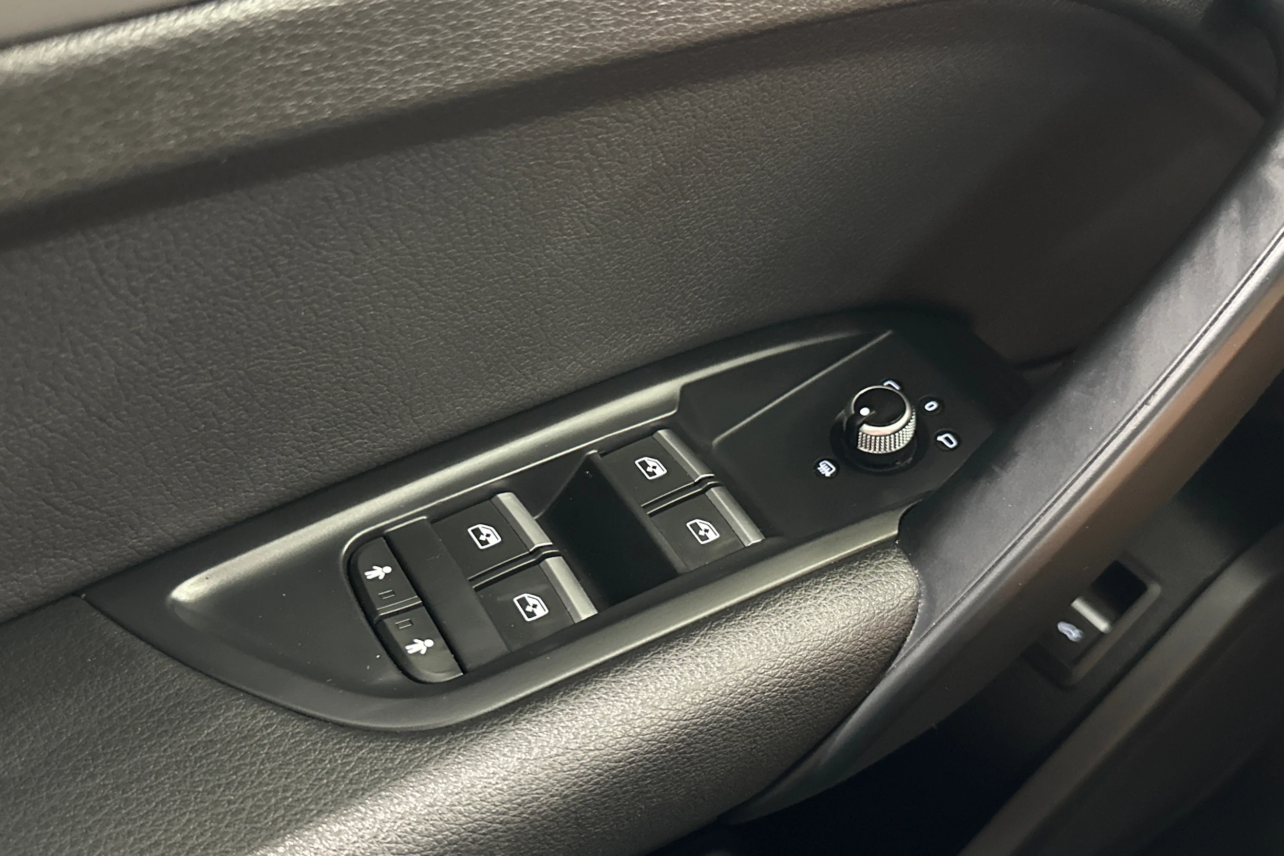 harmaa Audi Q5 2019 kuva 23.