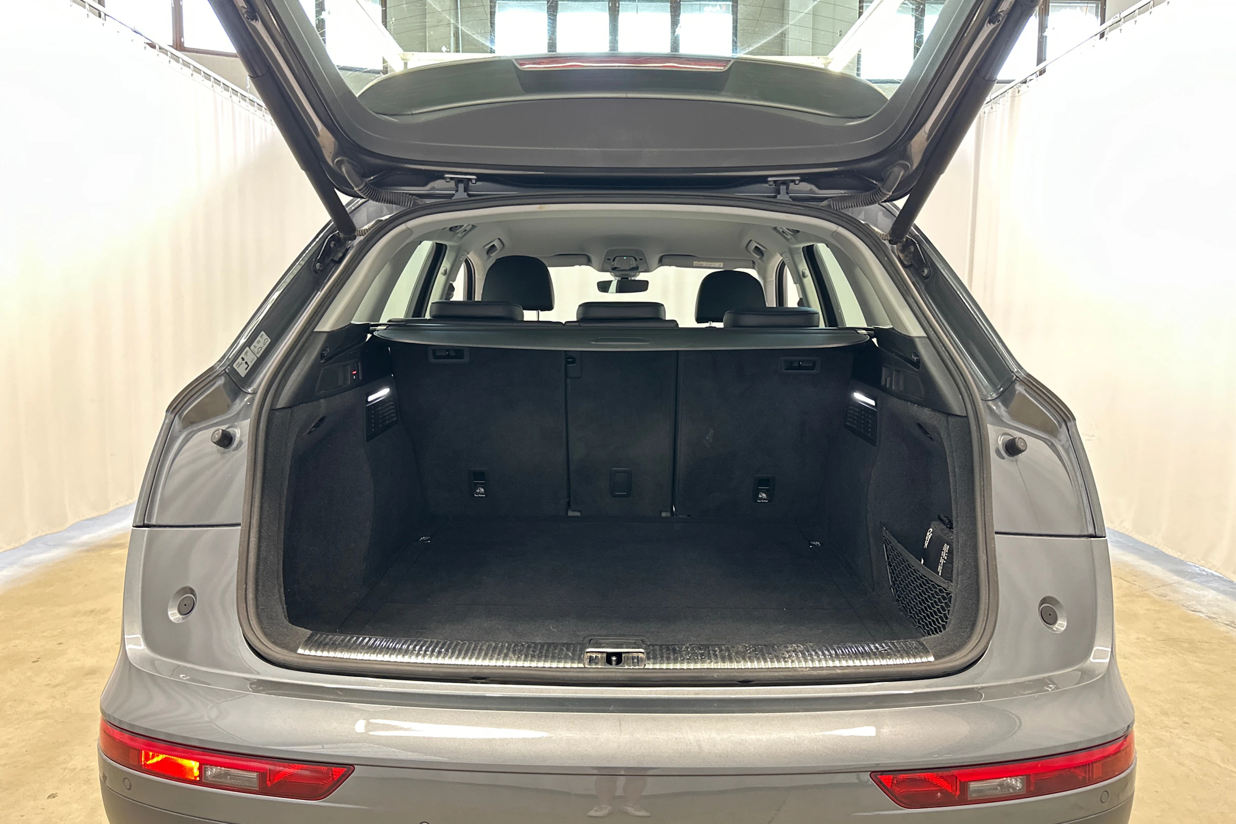 harmaa Audi Q5 2019 kuva 25.