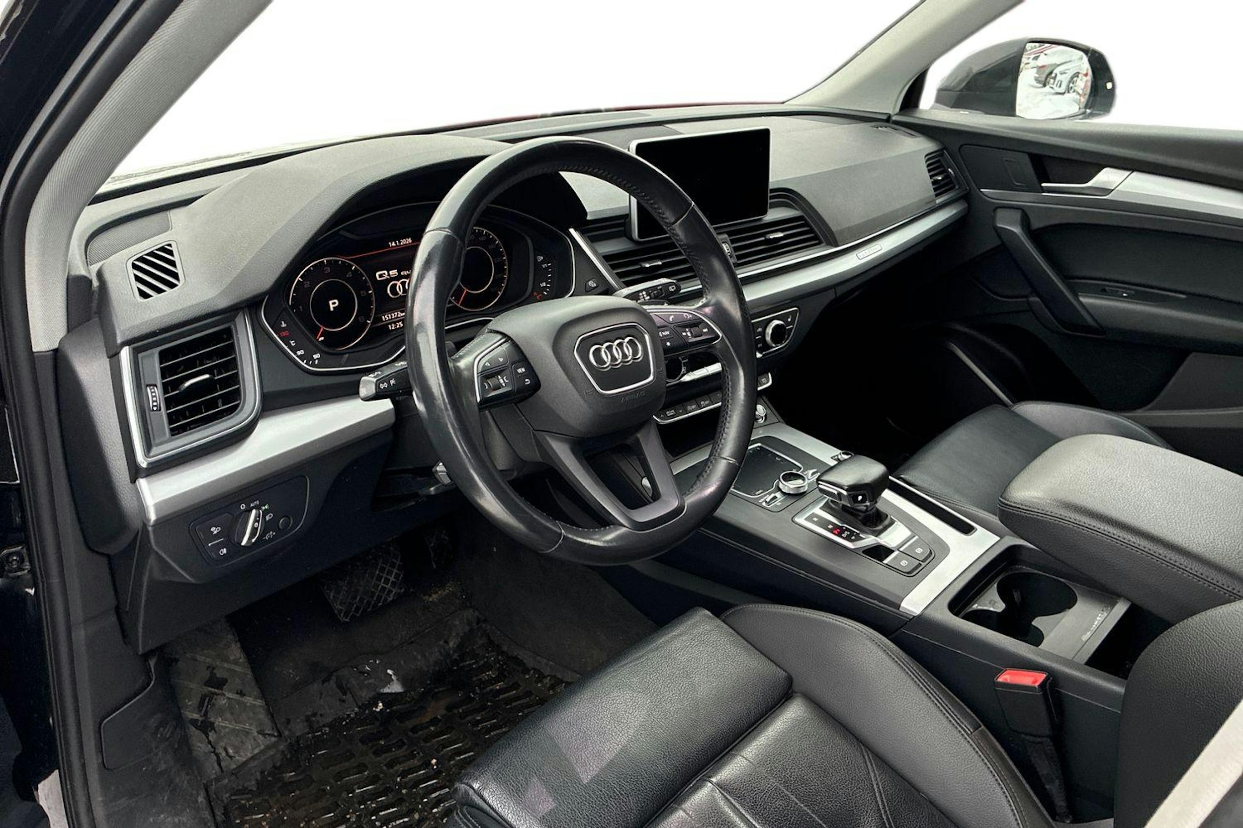 musta Audi Q5 2019 kuva 3.