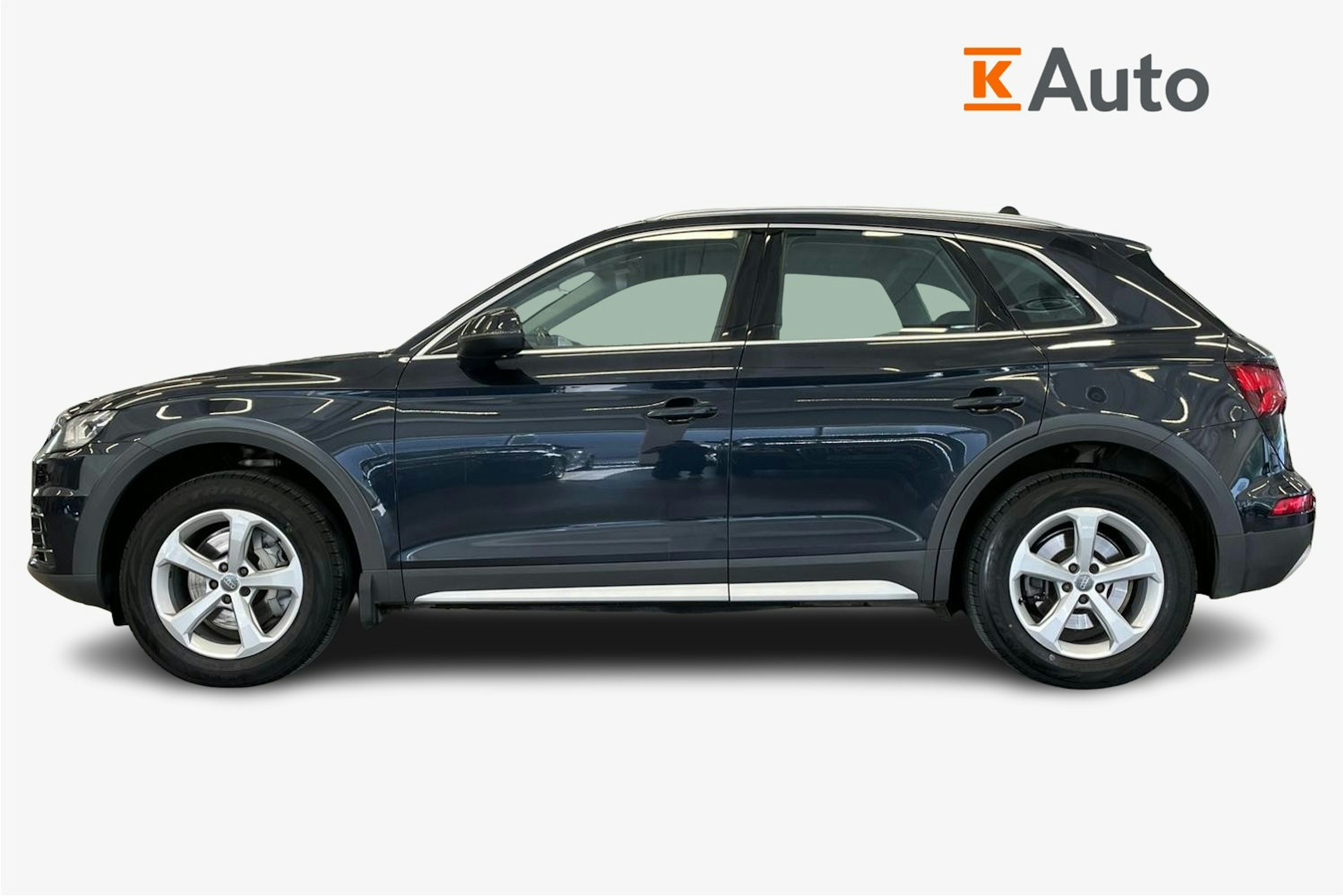 sininen Audi Q5 2019 kuva 6.