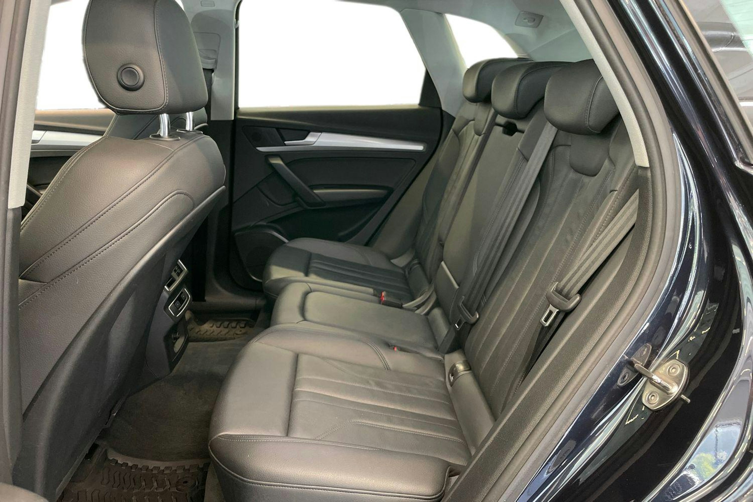 sininen Audi Q5 2019 kuva 10.