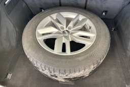 sininen Audi Q5 2019 kuva 13.