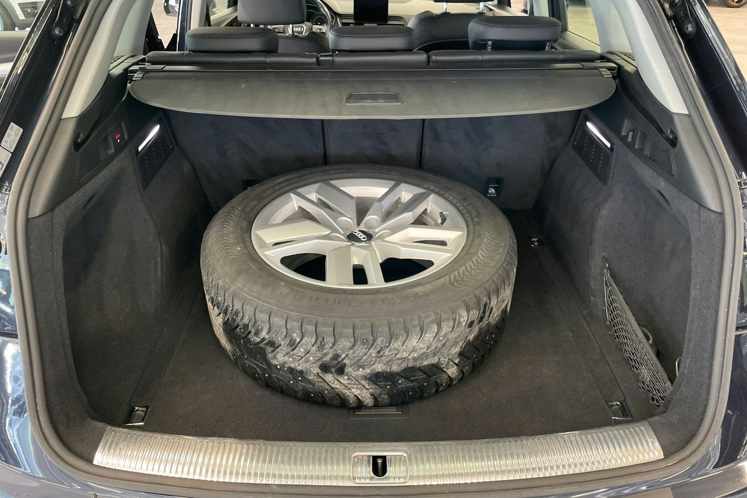 sininen Audi Q5 2019 kuva 15.