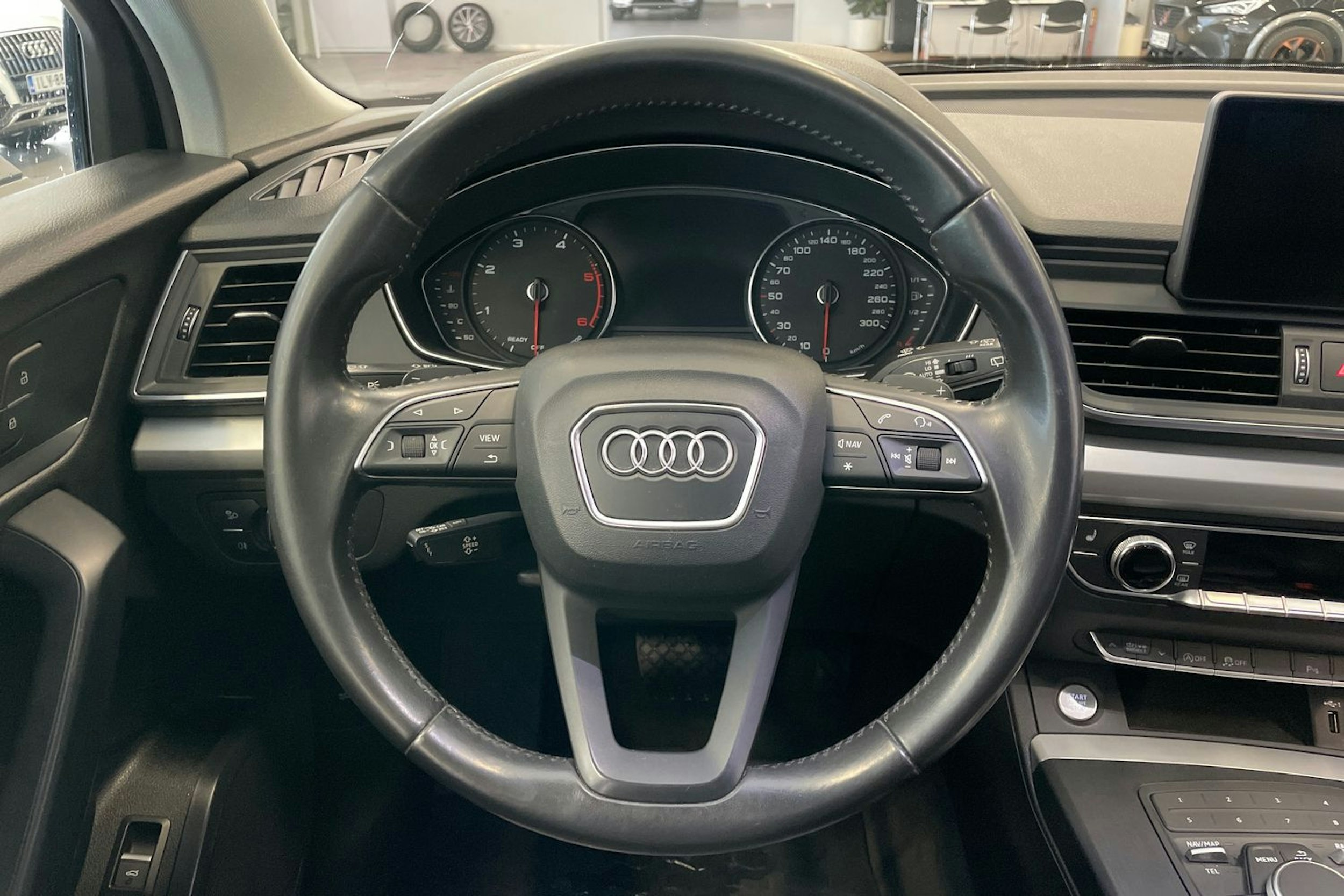 sininen Audi Q5 2019 kuva 16.