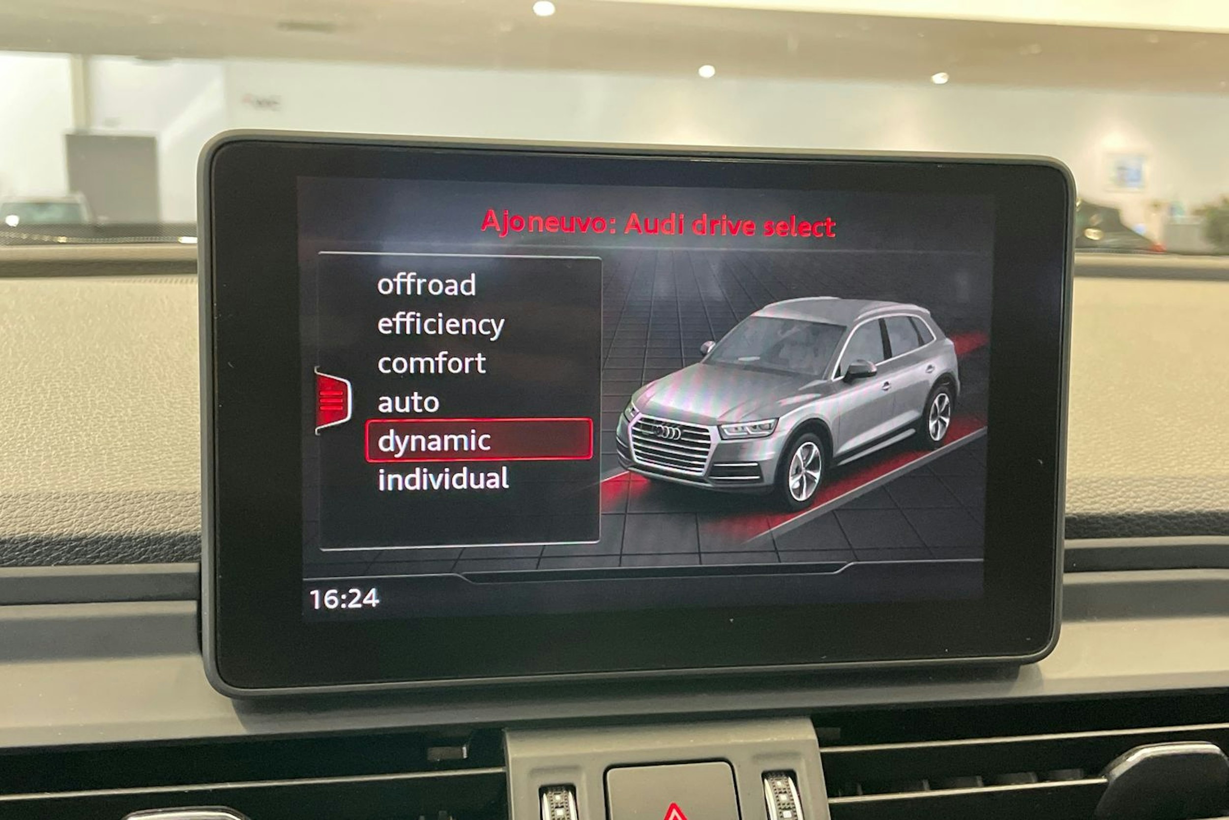 sininen Audi Q5 2019 kuva 19.